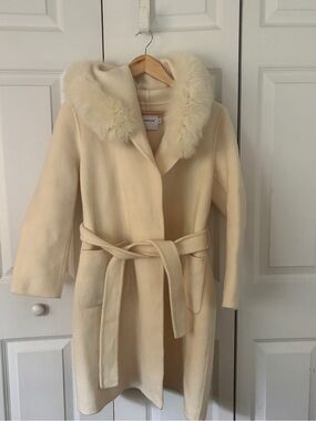 100% cashmere Cream Belted Wool Coat with Fur Trim